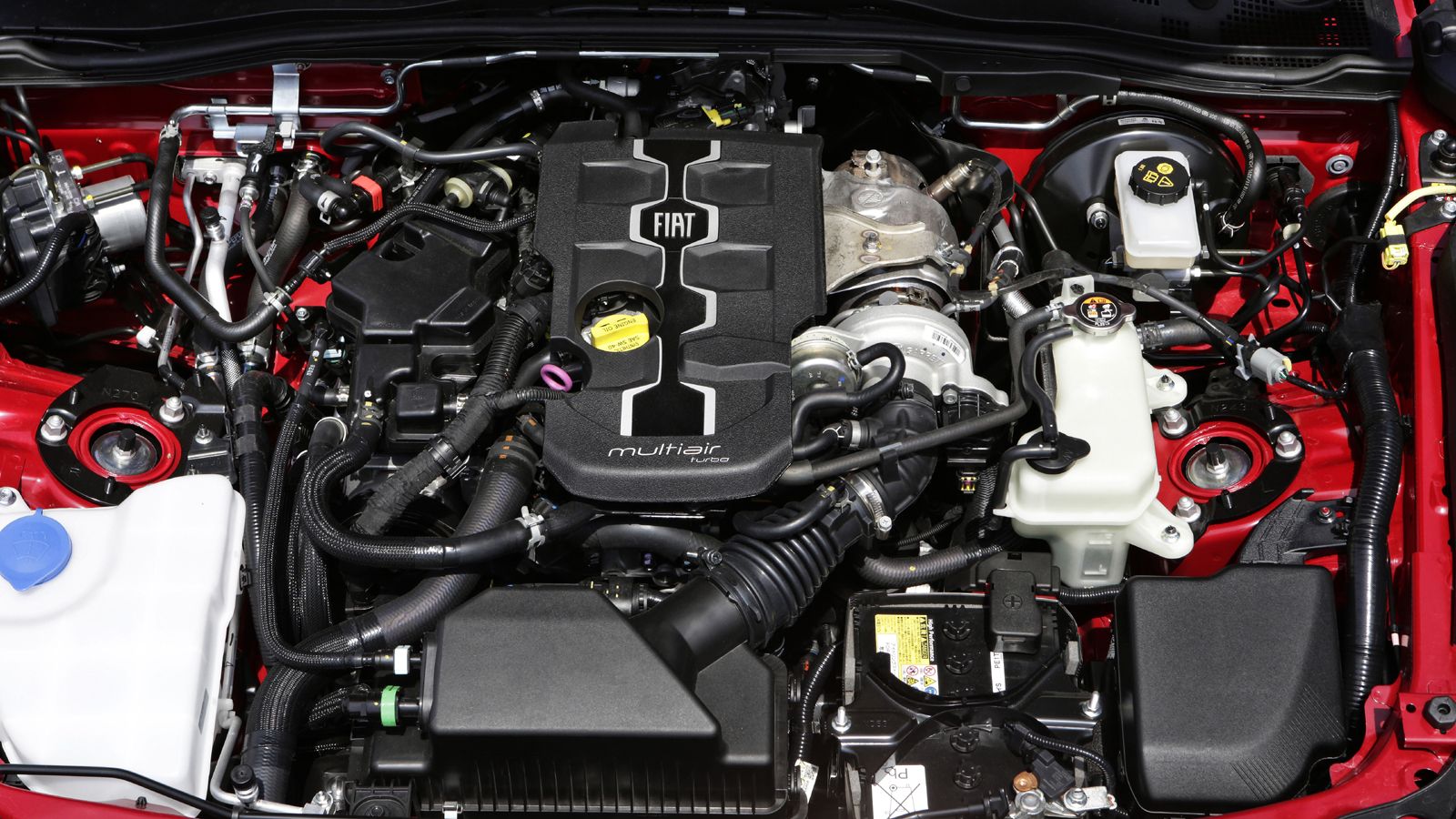 Ο 1,4 turbo κινητήρας των 140 ίππων είναι λίγο ράθυμος μέχρι τις 2.500 σ.α.λ., όμως μετά ξυπνάει καλά όντως γραμμικός.